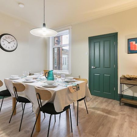 רוטרהאם Home From Home 4 Bed - Ideal For Workers & Great For Groups, Free Parking, Spacious, Pet Friendly Netflix מראה חיצוני תמונה