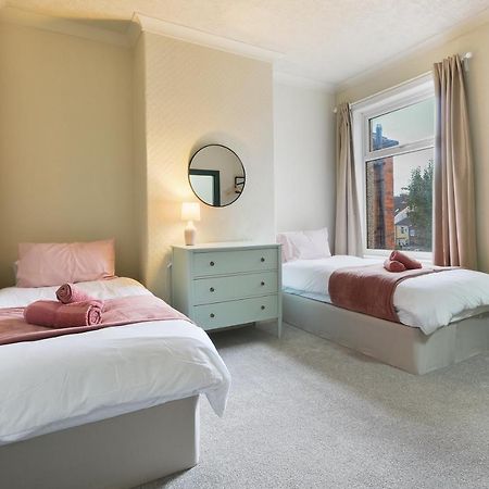 רוטרהאם Home From Home 4 Bed - Ideal For Workers & Great For Groups, Free Parking, Spacious, Pet Friendly Netflix מראה חיצוני תמונה