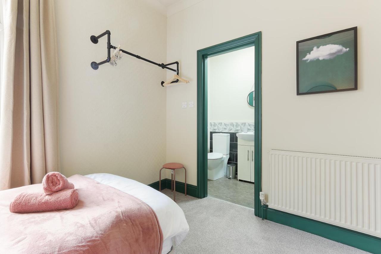 רוטרהאם Home From Home 4 Bed - Ideal For Workers & Great For Groups, Free Parking, Spacious, Pet Friendly Netflix מראה חיצוני תמונה