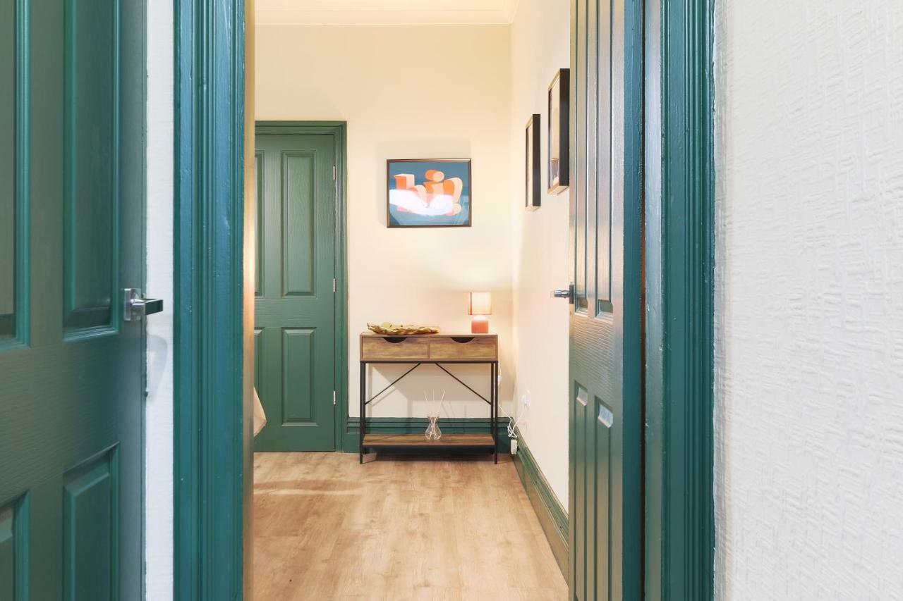 רוטרהאם Home From Home 4 Bed - Ideal For Workers & Great For Groups, Free Parking, Spacious, Pet Friendly Netflix מראה חיצוני תמונה