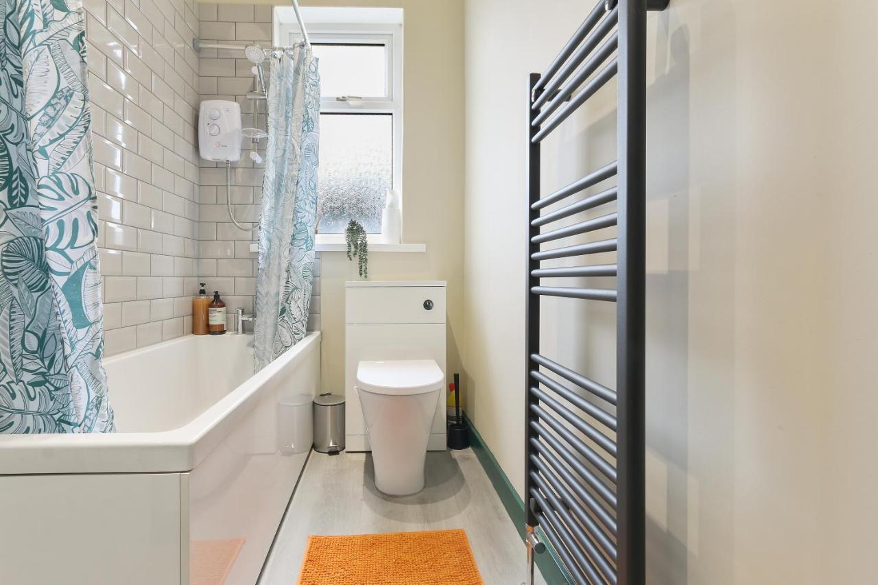 רוטרהאם Home From Home 4 Bed - Ideal For Workers & Great For Groups, Free Parking, Spacious, Pet Friendly Netflix מראה חיצוני תמונה